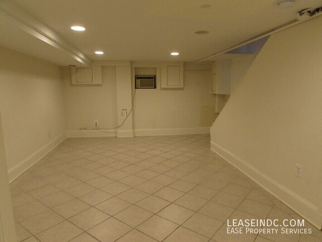 Building Photo - 2517 3rd St NE