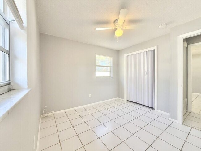 Building Photo - 972 San Christopher Dr