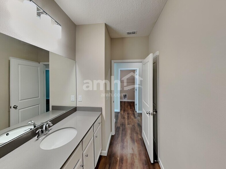 Building Photo - 204 Hemlock Pt