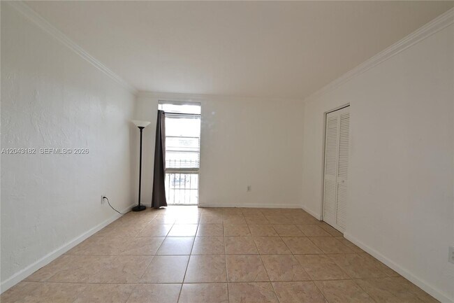 Building Photo - 6900 N Kendall Dr