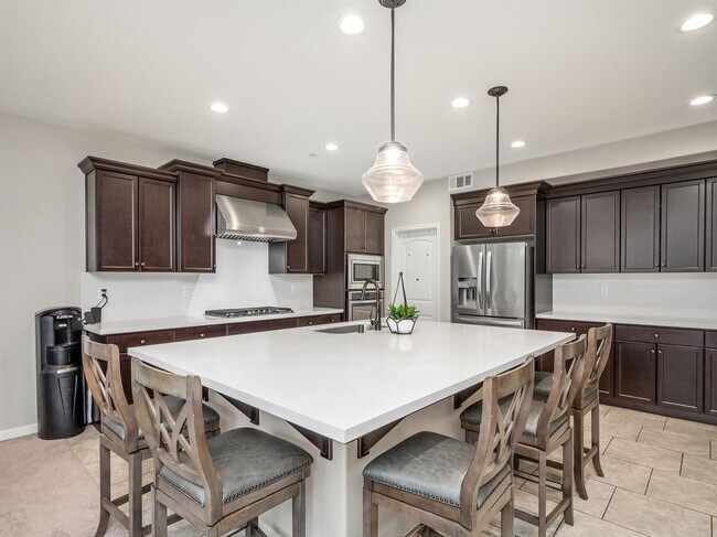 Building Photo - Newly Built 5 Bedroom Home Near Clovis East