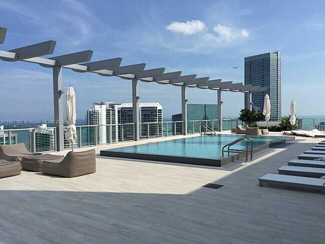 Building Photo - 1100S S Miami Ave