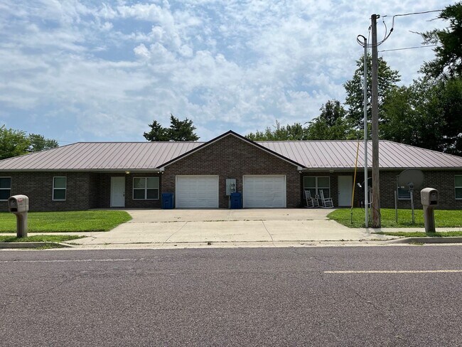 Building Photo - 412 Ash St