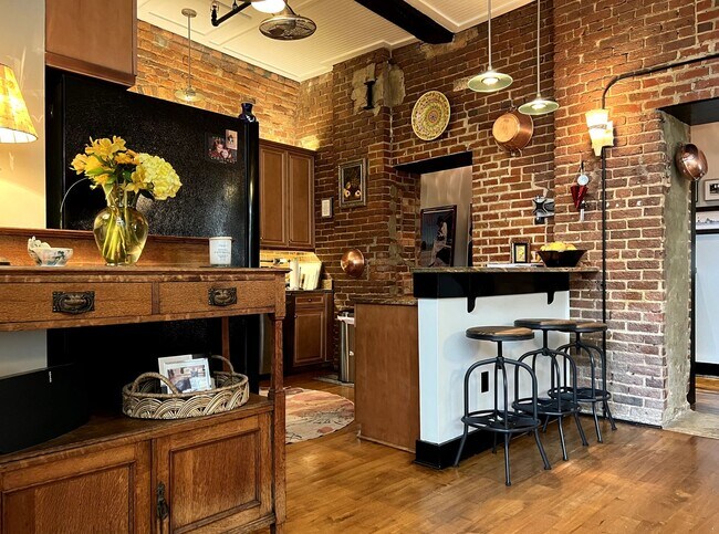 Building Photo - One-of-a-Kind 2BR Condo in Downtown Raleig...