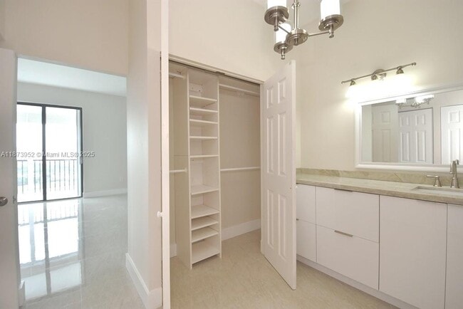 Building Photo - 3701 N Country Club Dr