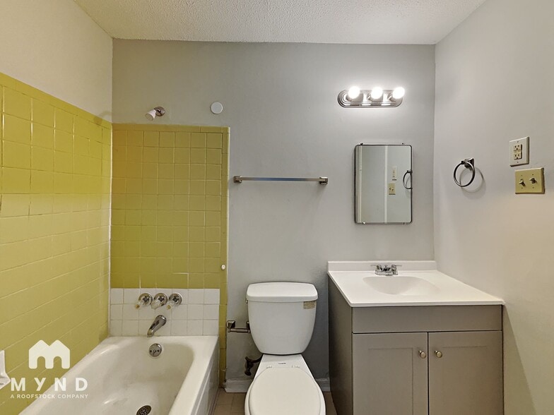 Building Photo - 4100 Navaho Ave