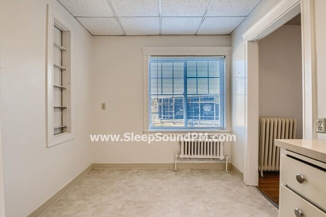 Building Photo - Paramount Apartments