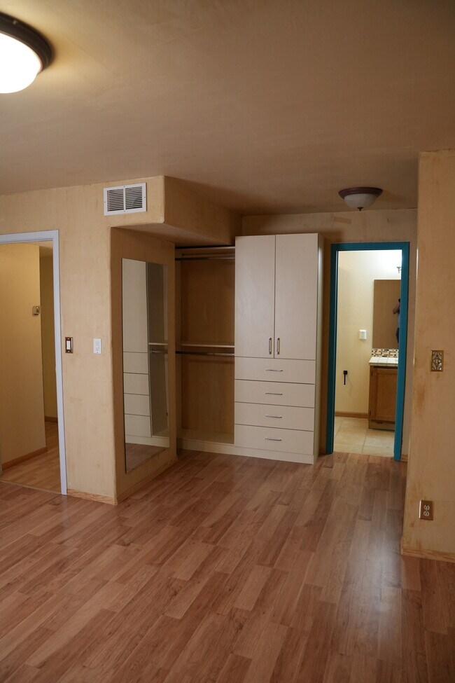 Building Photo - 2501 W Zia Rd