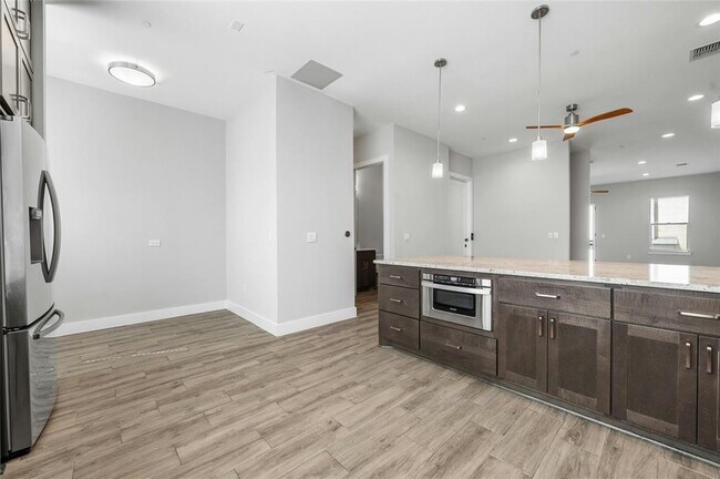 Building Photo - 4204 Elevator Dr