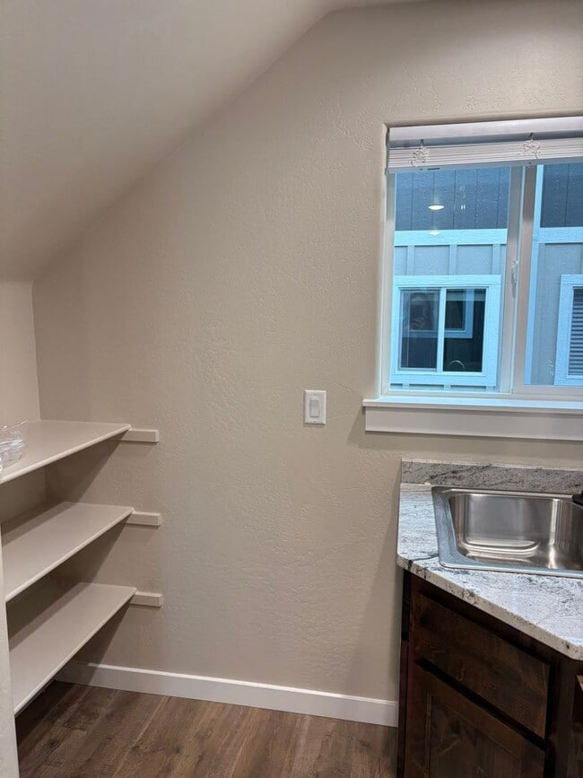 Building Photo - 7861 Houston Lp