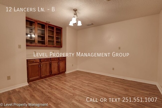 Building Photo - 12 Lancers Ln