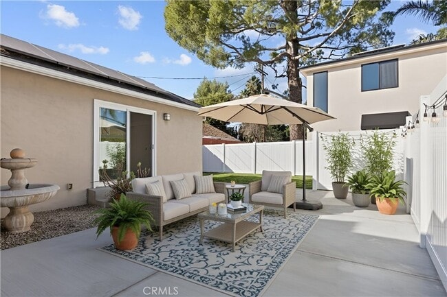 Building Photo - 11147 Hortense St