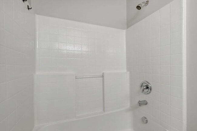 Building Photo - Beautiful Townhome in Antioch