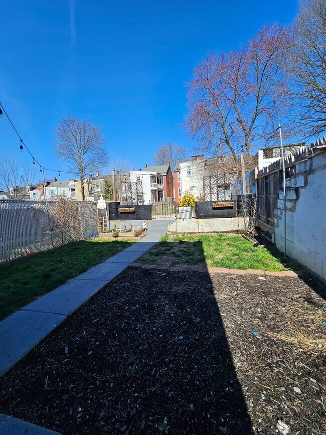 Building Photo - 513 Poplar St