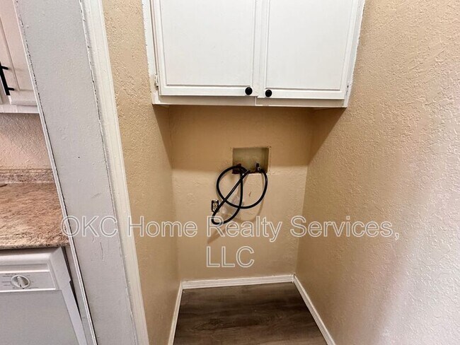 Building Photo - 109 SE 42nd St