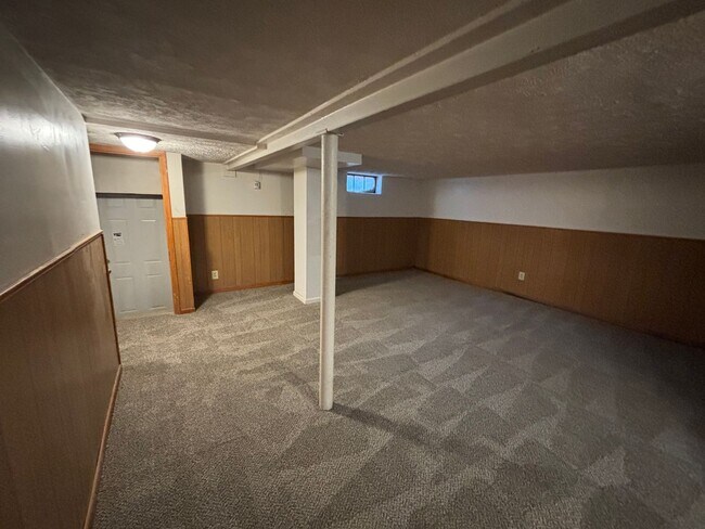 Building Photo - Charming Hilltop Home with Stunning City Views