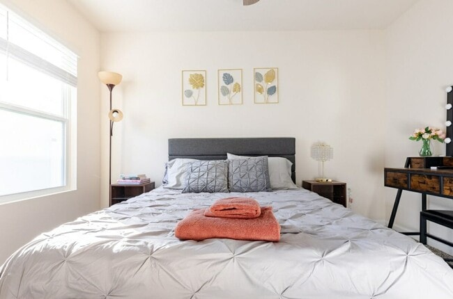 Building Photo - 3 Pinnacle Pl