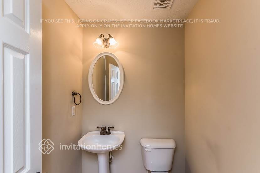 Building Photo - 1040 Deer Hollow Dr