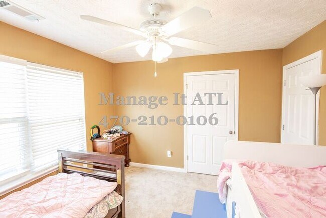 Building Photo - Charming 4-Bedroom Home for Rent in Prime ...