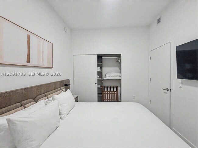 Building Photo - 580 72nd St
