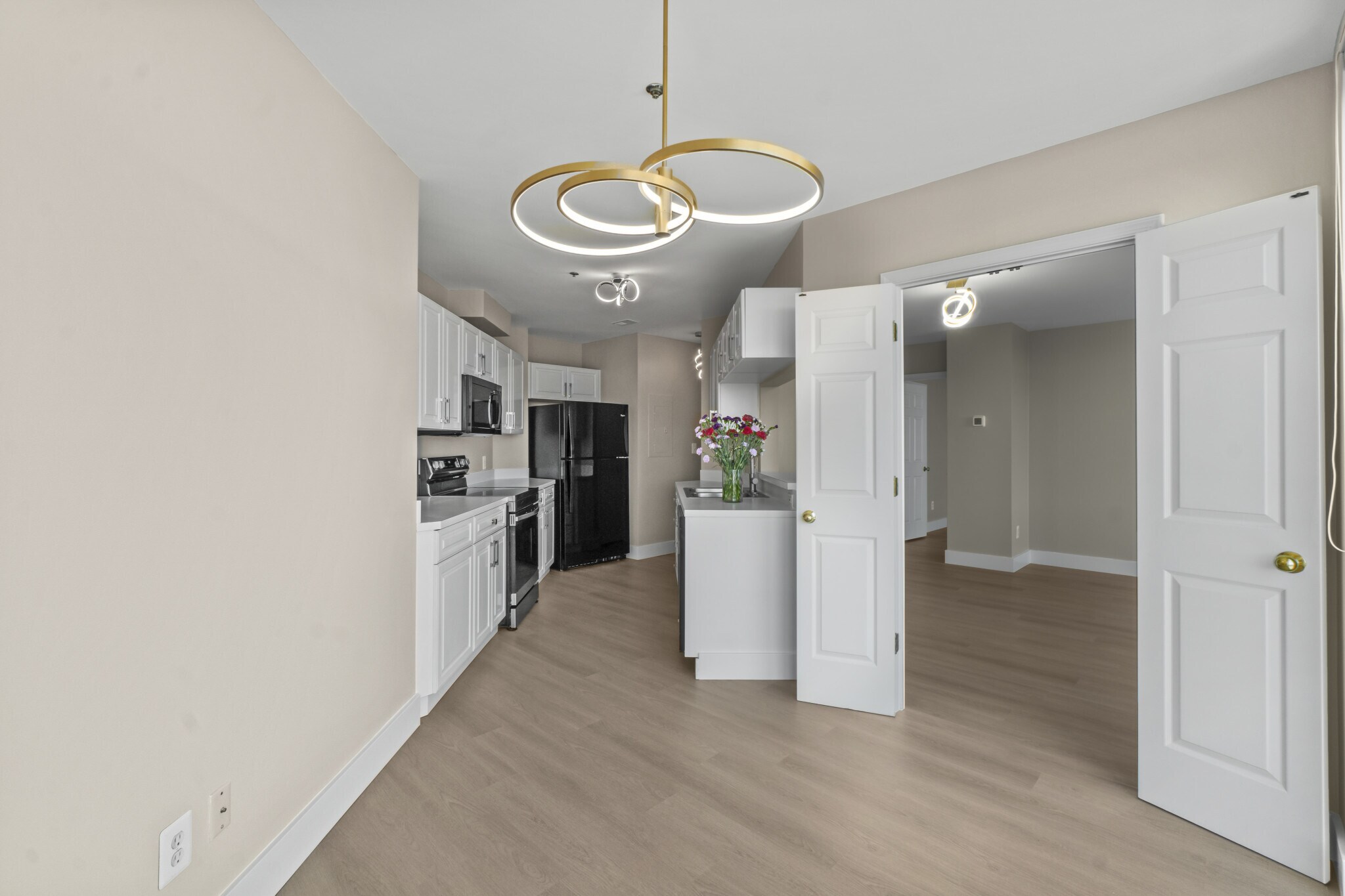 Building Photo - 100 Harborview Dr