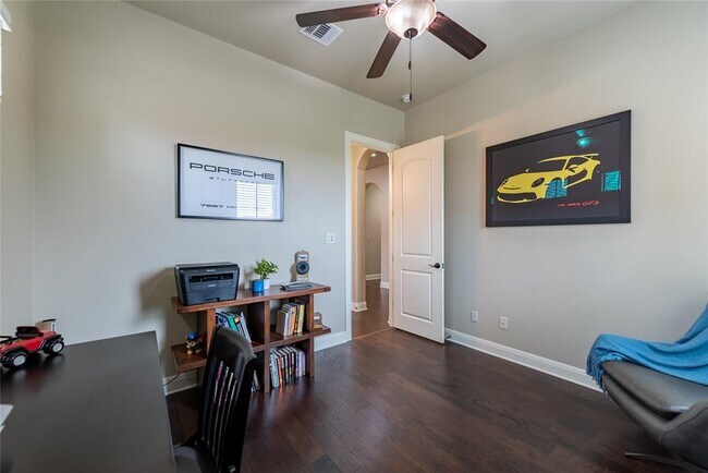 Building Photo - 407 Indianwood Dr