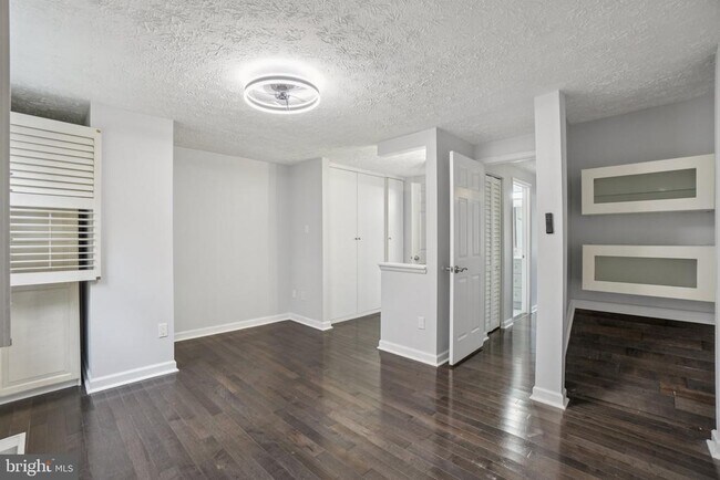 Building Photo - 8474 Sugar Creek Ln