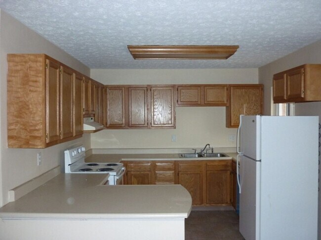 Building Photo - 2928 Landon Dr