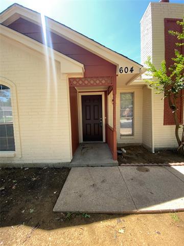 Building Photo - 604 Dayton Rd