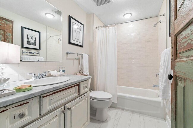 Building Photo - 200 Ocean Crest Dr