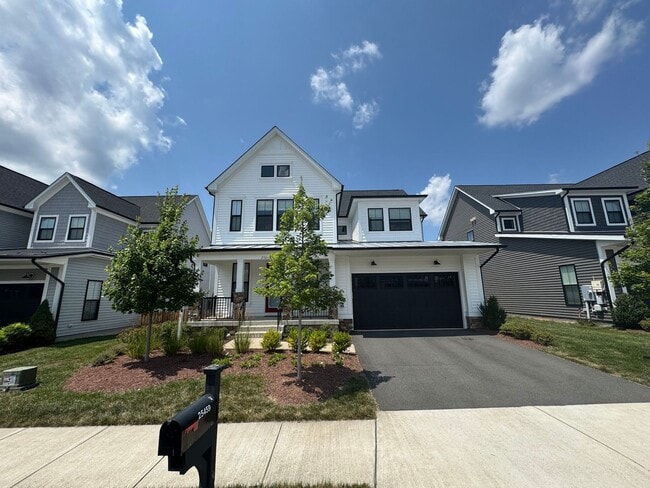 Primary Photo - Stylish And Spacious 4 Bed 3.5 Bath Home I...