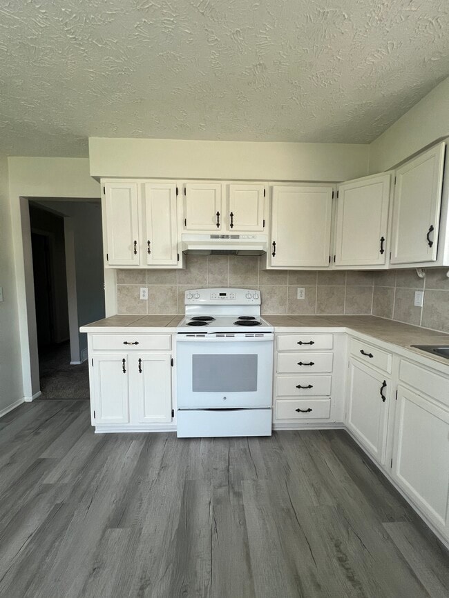 Building Photo - 5051 Marshall Dr