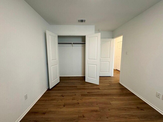 Building Photo - 208 Magione St