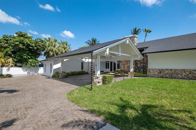 Building Photo - 1365 Bay Terrace