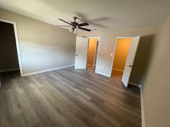 Building Photo - 102 Ellis Dr