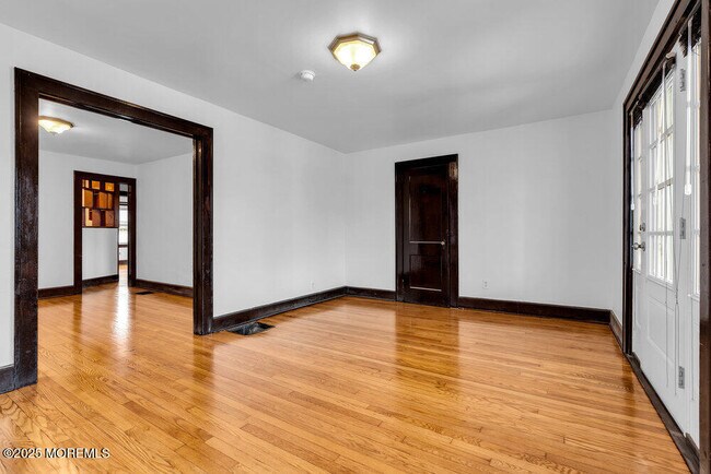 Building Photo - 407 Newark Ave