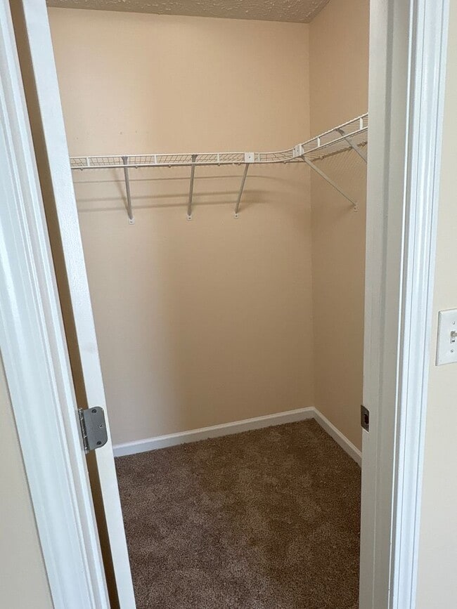 Building Photo - Charming 3 Bedroom Home with Large Yard