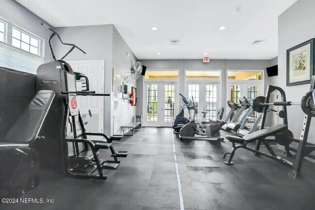 Building Photo - 13703 Richmond Park Dr N