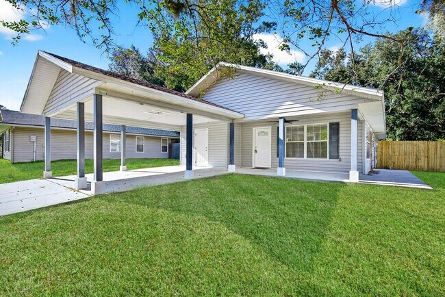 Building Photo - 2126 Center Way