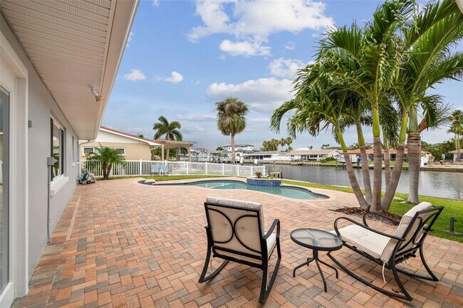 Building Photo - 3938 Versailles Dr