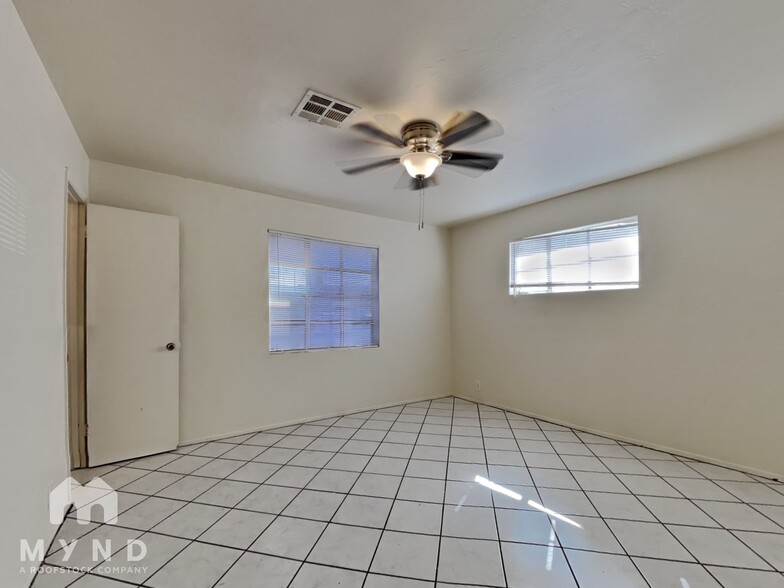 Building Photo - 5632 N 35th Ave