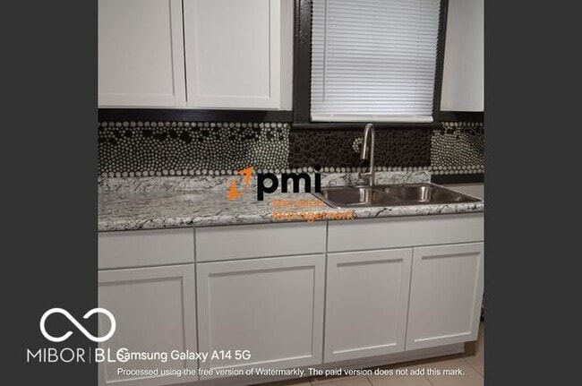 Building Photo - 1619 S Randolph St