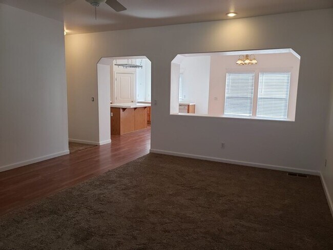 Building Photo - North Valley/Stead Three Bedroom Home 
