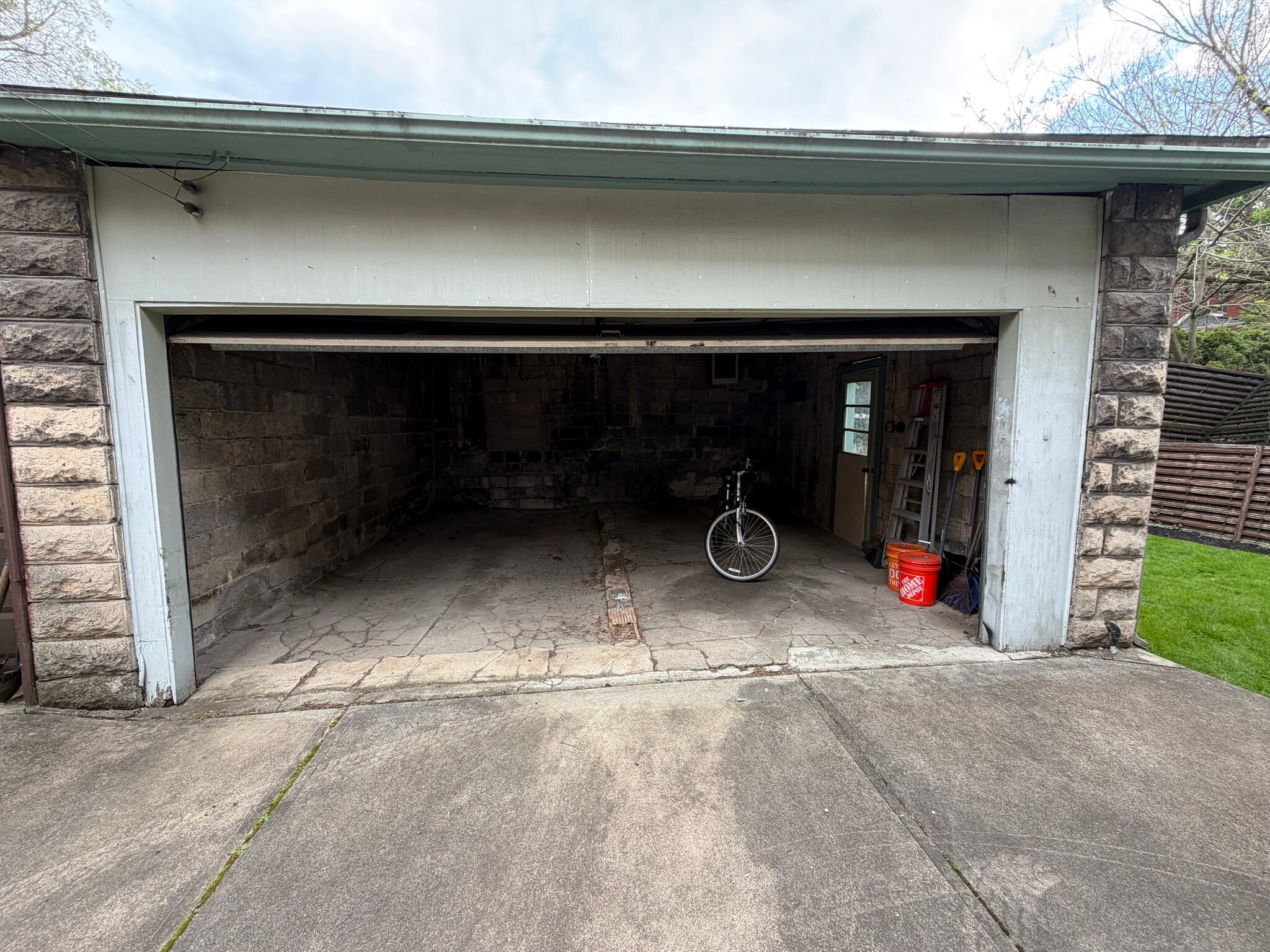 Building Photo - 5708 Solway St
