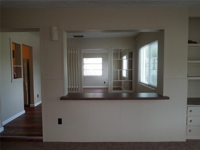 Building Photo - 5853 Pine St