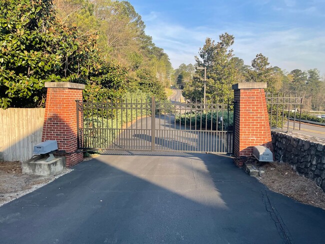 Building Photo - Beautiful Town Home Ready for Lease