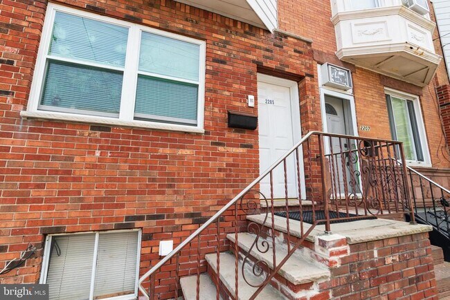 Building Photo - 2205 S 20th St