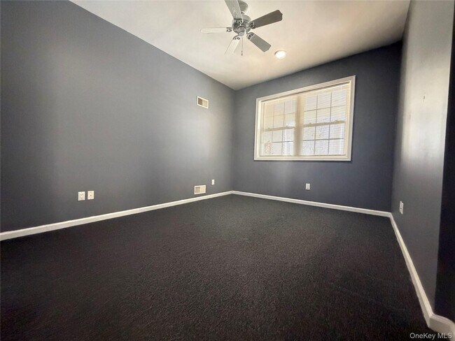 Building Photo - 10 Burnside Ave