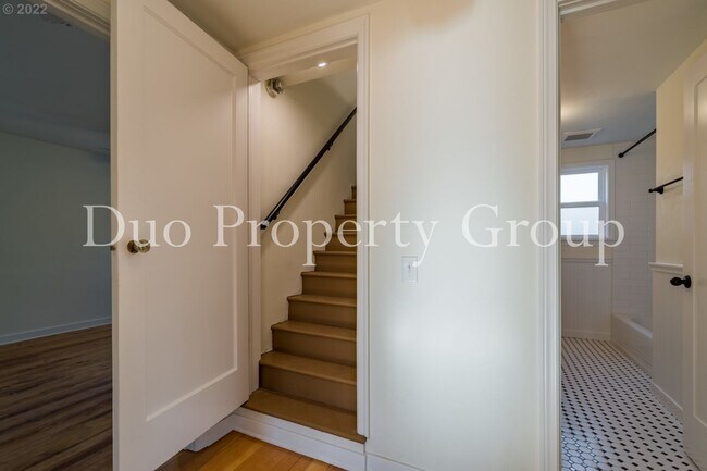 Building Photo - 8th Street