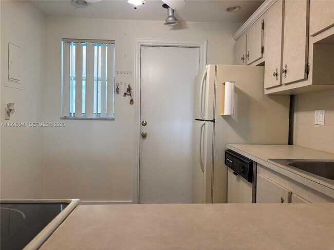 Building Photo - 200 Ashbury Rd